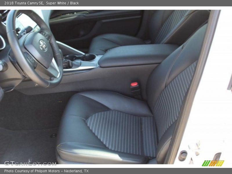 Super White / Black 2018 Toyota Camry SE