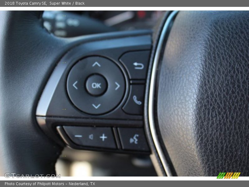 Super White / Black 2018 Toyota Camry SE