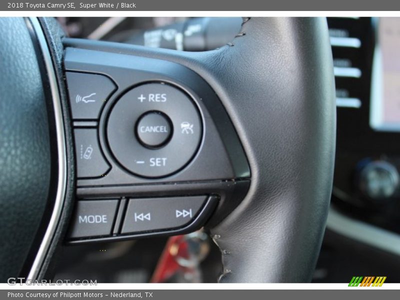 Super White / Black 2018 Toyota Camry SE