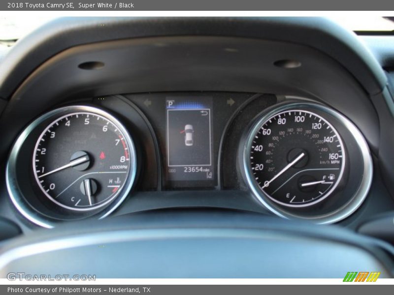 Super White / Black 2018 Toyota Camry SE