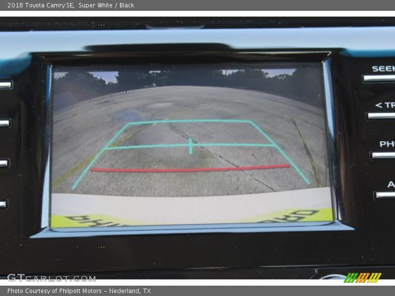 Super White / Black 2018 Toyota Camry SE