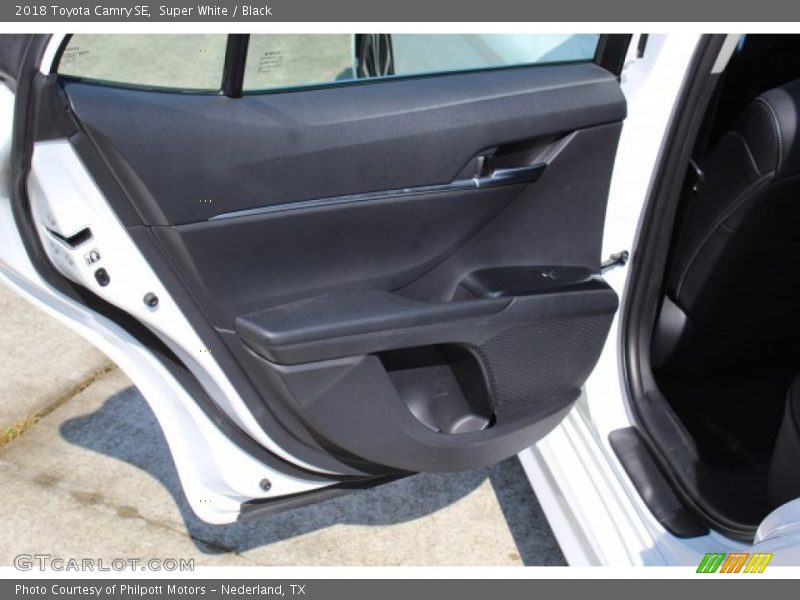 Super White / Black 2018 Toyota Camry SE