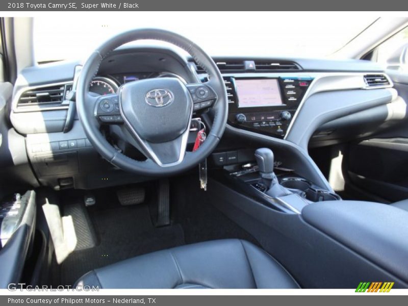 Super White / Black 2018 Toyota Camry SE