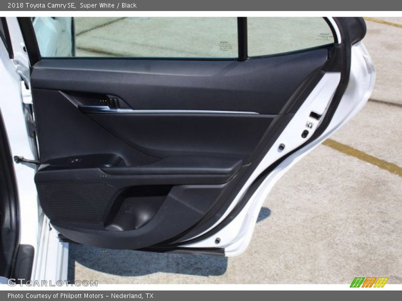 Super White / Black 2018 Toyota Camry SE