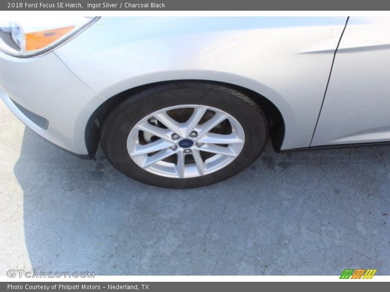 Ingot Silver / Charcoal Black 2018 Ford Focus SE Hatch