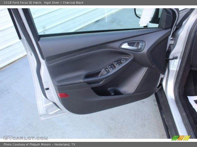 Ingot Silver / Charcoal Black 2018 Ford Focus SE Hatch