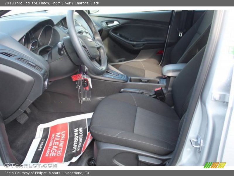 Ingot Silver / Charcoal Black 2018 Ford Focus SE Hatch