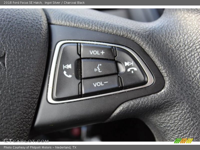 Ingot Silver / Charcoal Black 2018 Ford Focus SE Hatch