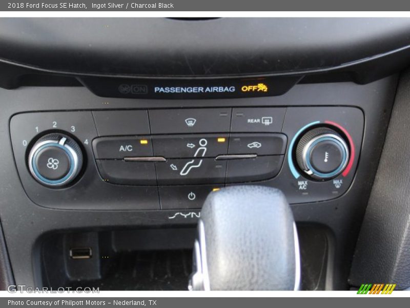 Ingot Silver / Charcoal Black 2018 Ford Focus SE Hatch