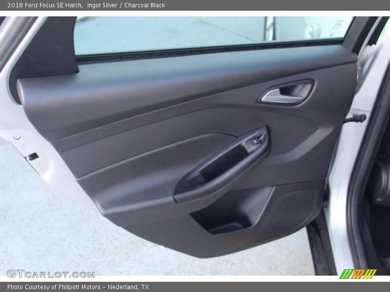 Ingot Silver / Charcoal Black 2018 Ford Focus SE Hatch