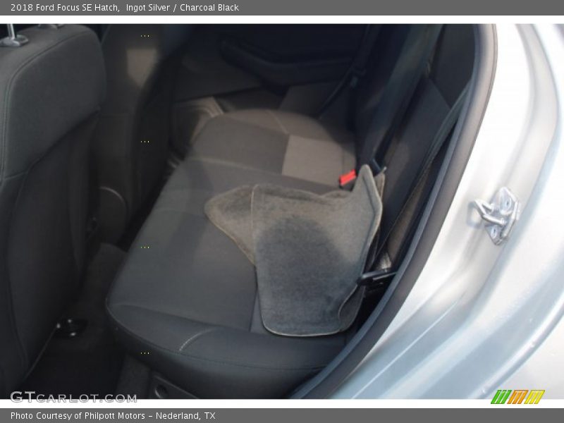 Ingot Silver / Charcoal Black 2018 Ford Focus SE Hatch