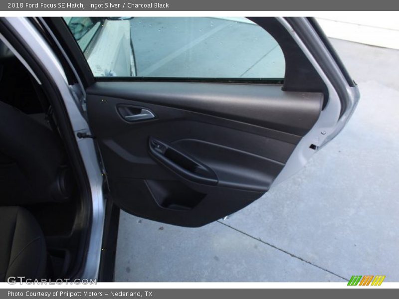 Ingot Silver / Charcoal Black 2018 Ford Focus SE Hatch