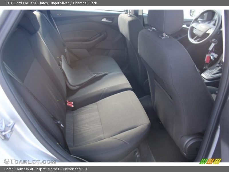Ingot Silver / Charcoal Black 2018 Ford Focus SE Hatch