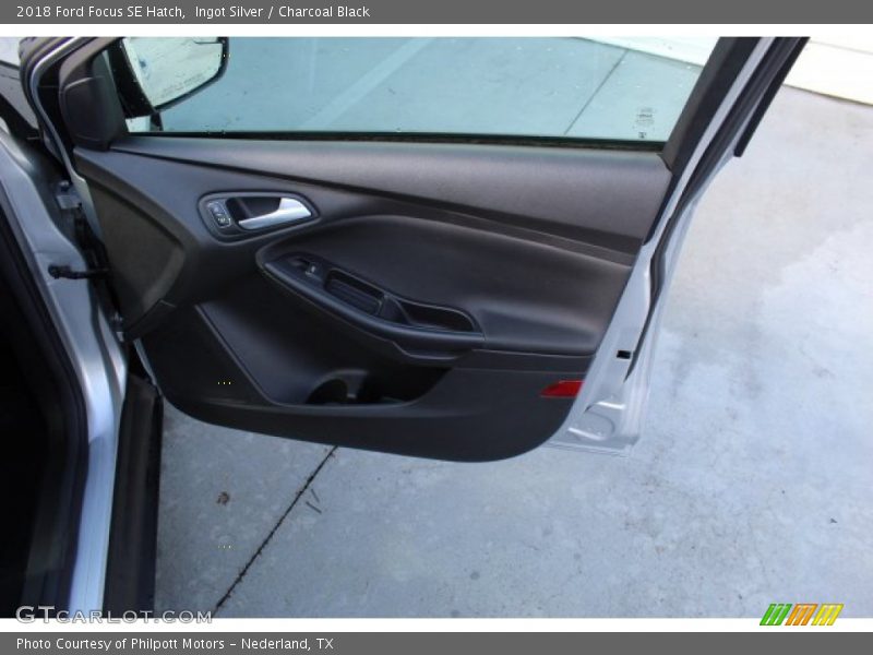 Ingot Silver / Charcoal Black 2018 Ford Focus SE Hatch