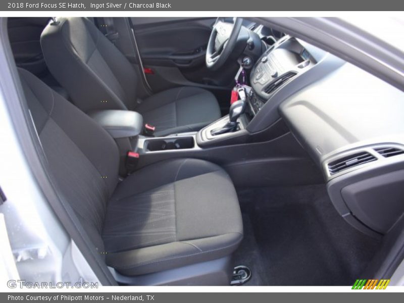 Ingot Silver / Charcoal Black 2018 Ford Focus SE Hatch