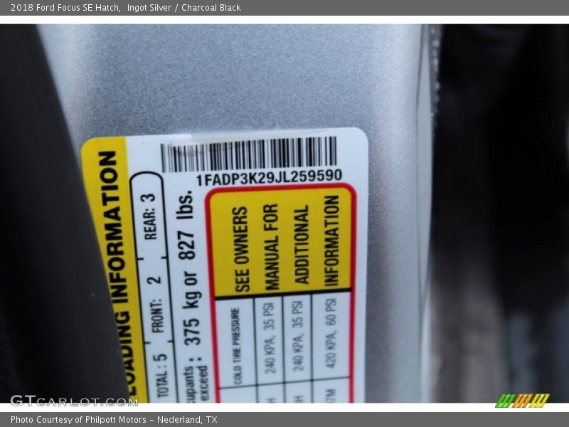 Ingot Silver / Charcoal Black 2018 Ford Focus SE Hatch