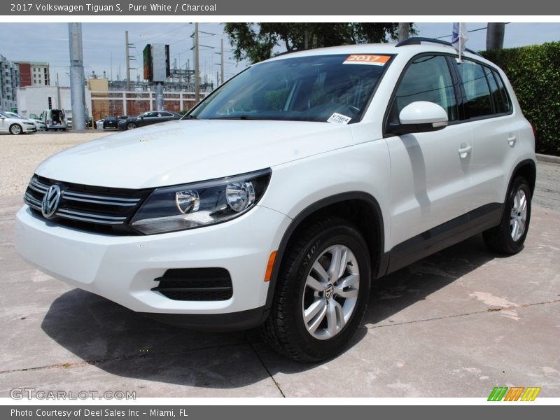 Pure White / Charcoal 2017 Volkswagen Tiguan S