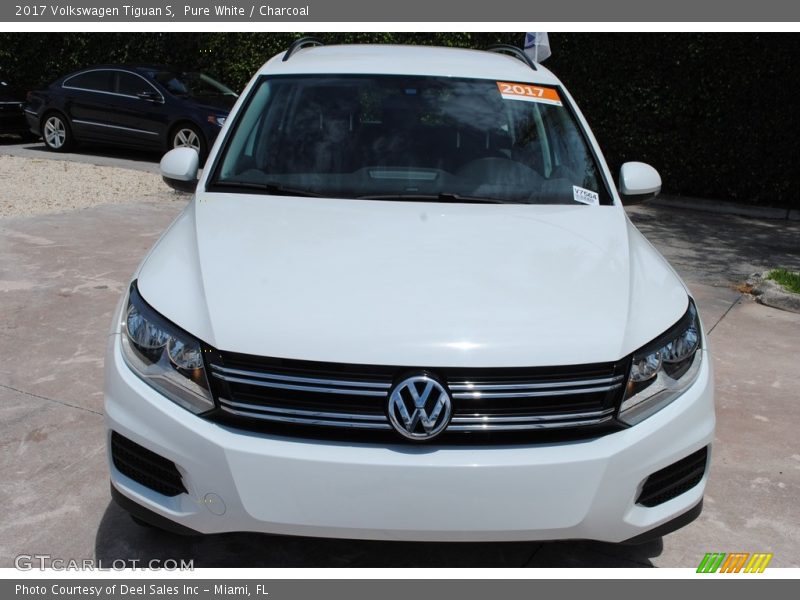 Pure White / Charcoal 2017 Volkswagen Tiguan S