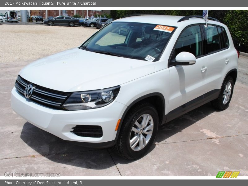 Pure White / Charcoal 2017 Volkswagen Tiguan S