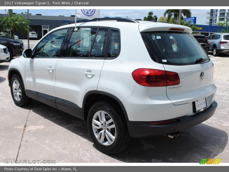 Pure White / Charcoal 2017 Volkswagen Tiguan S