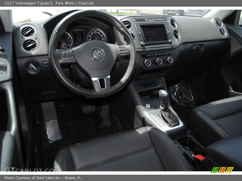 Pure White / Charcoal 2017 Volkswagen Tiguan S