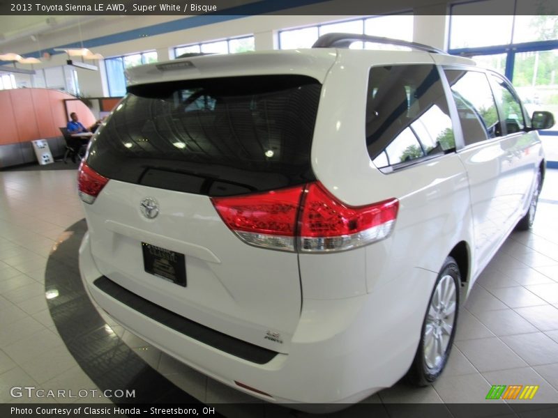Super White / Bisque 2013 Toyota Sienna LE AWD
