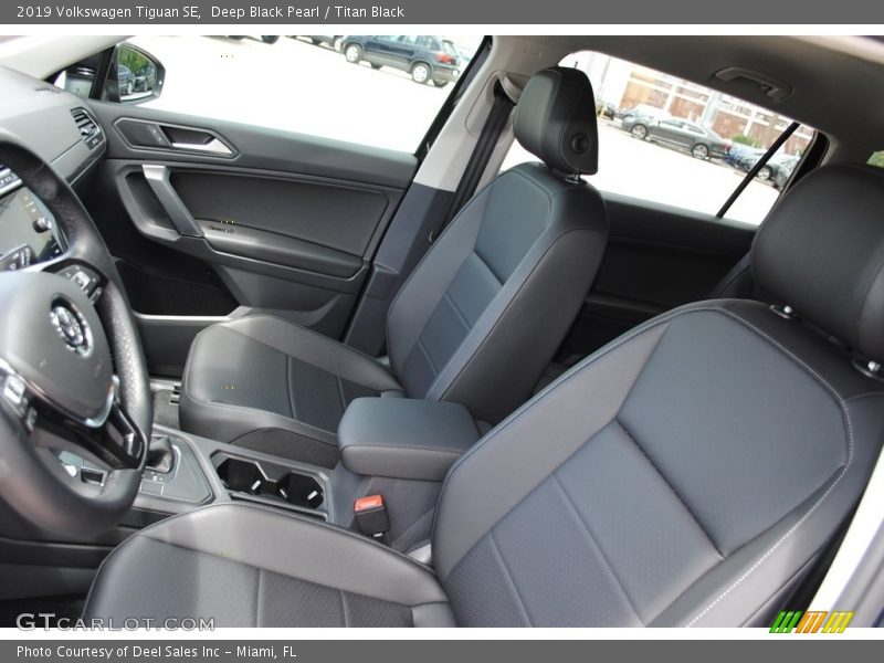 Deep Black Pearl / Titan Black 2019 Volkswagen Tiguan SE