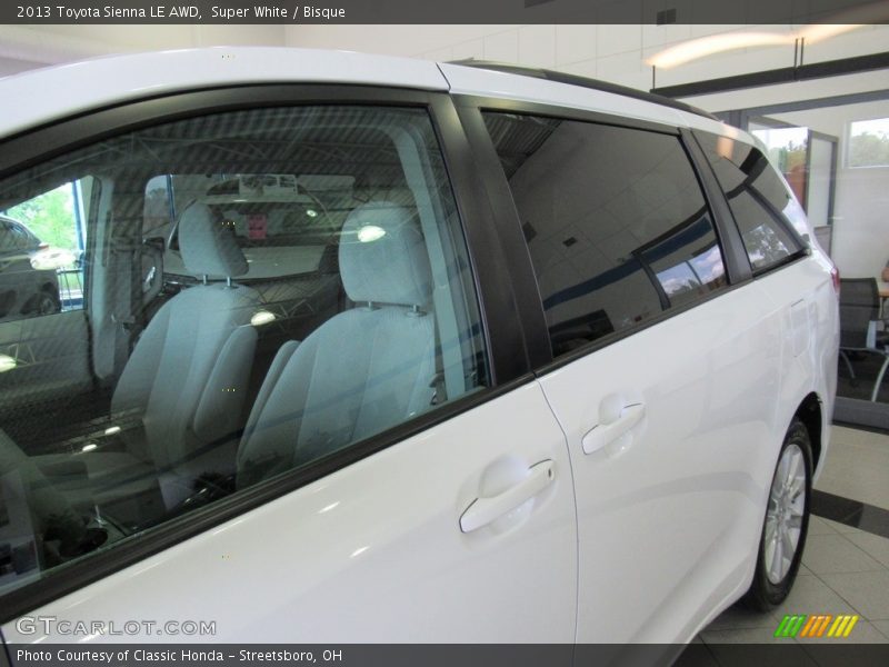 Super White / Bisque 2013 Toyota Sienna LE AWD