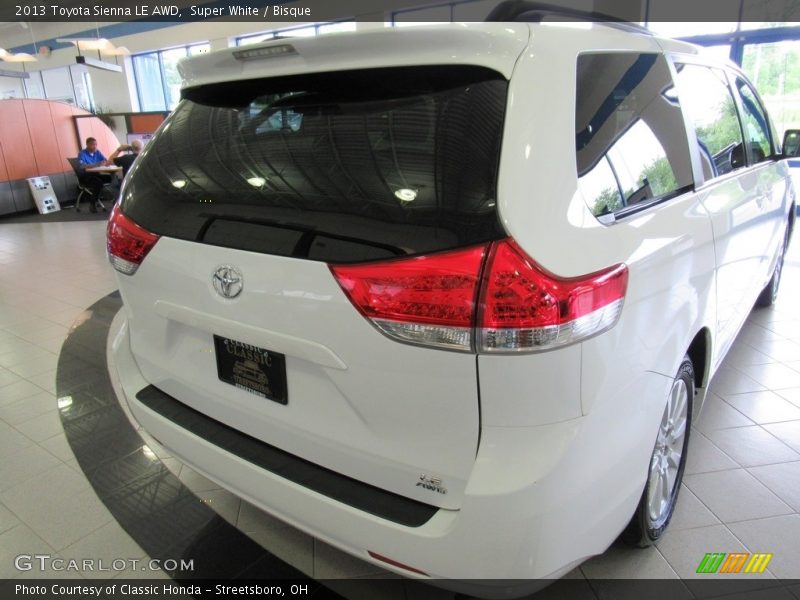 Super White / Bisque 2013 Toyota Sienna LE AWD