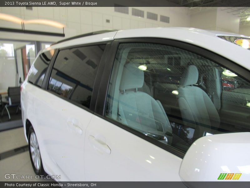 Super White / Bisque 2013 Toyota Sienna LE AWD