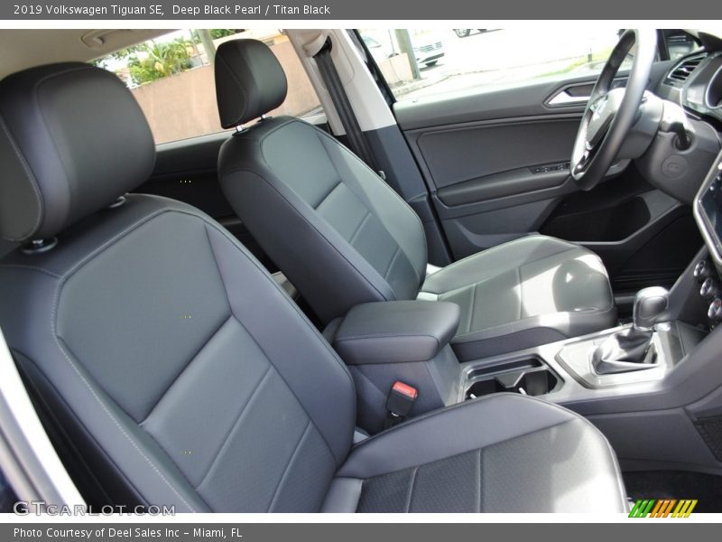 Deep Black Pearl / Titan Black 2019 Volkswagen Tiguan SE