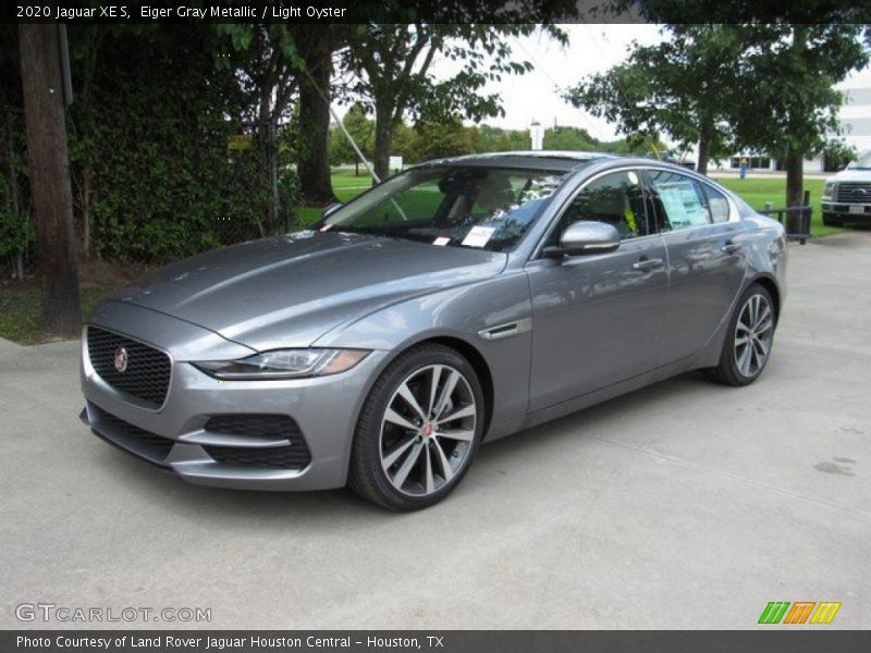 Front 3/4 View of 2020 XE S