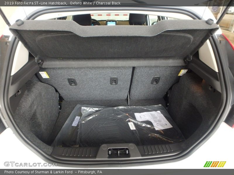 Oxford White / Charcoal Black 2019 Ford Fiesta ST-Line Hatchback