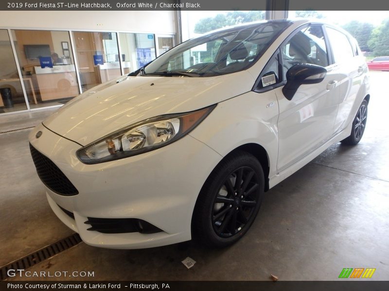 Oxford White / Charcoal Black 2019 Ford Fiesta ST-Line Hatchback