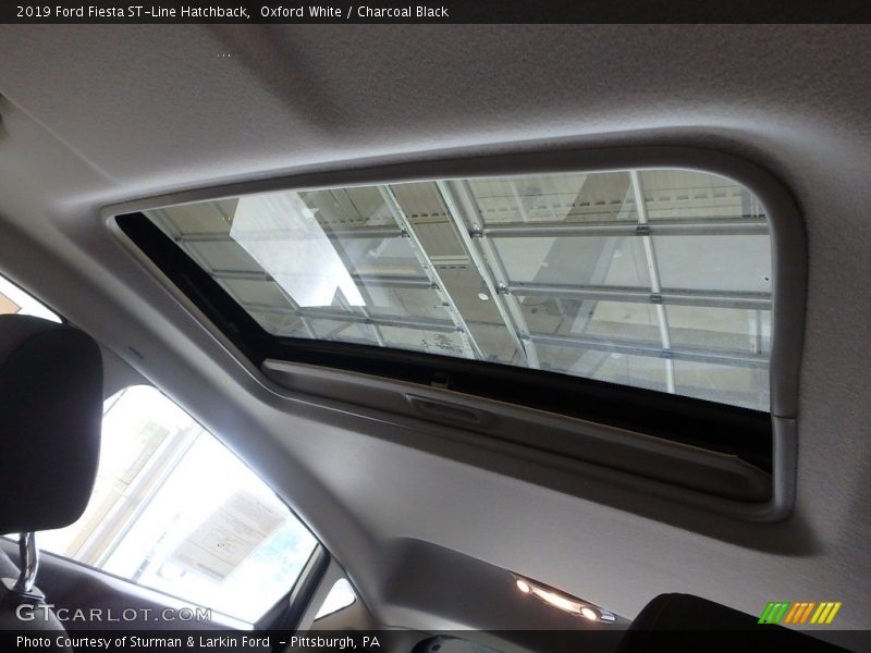 Oxford White / Charcoal Black 2019 Ford Fiesta ST-Line Hatchback