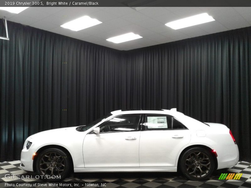 Bright White / Caramel/Black 2019 Chrysler 300 S