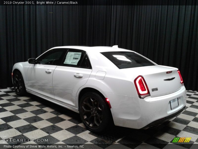 Bright White / Caramel/Black 2019 Chrysler 300 S