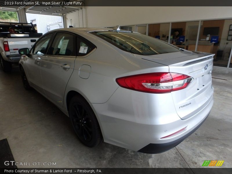Ingot Silver / Light Putty 2019 Ford Fusion SE