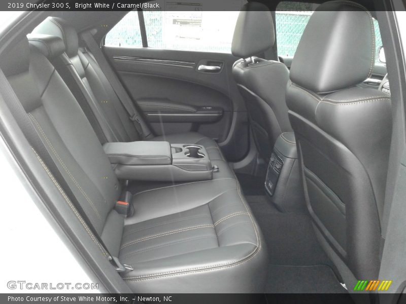 Bright White / Caramel/Black 2019 Chrysler 300 S