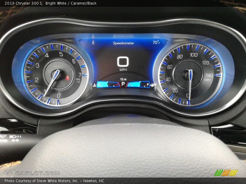 Bright White / Caramel/Black 2019 Chrysler 300 S