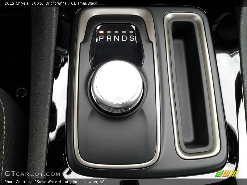 Bright White / Caramel/Black 2019 Chrysler 300 S