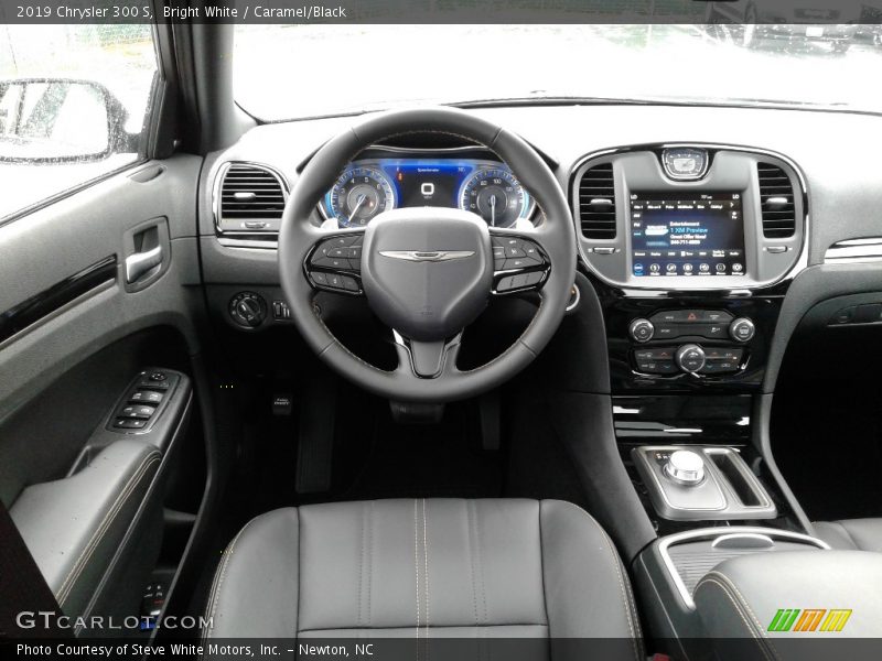 Bright White / Caramel/Black 2019 Chrysler 300 S