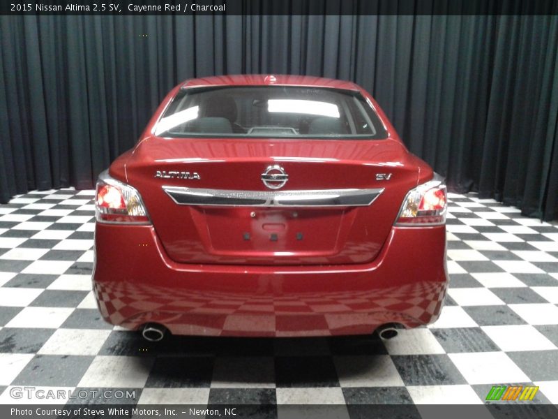 Cayenne Red / Charcoal 2015 Nissan Altima 2.5 SV