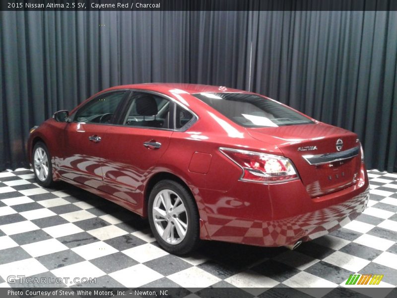 Cayenne Red / Charcoal 2015 Nissan Altima 2.5 SV