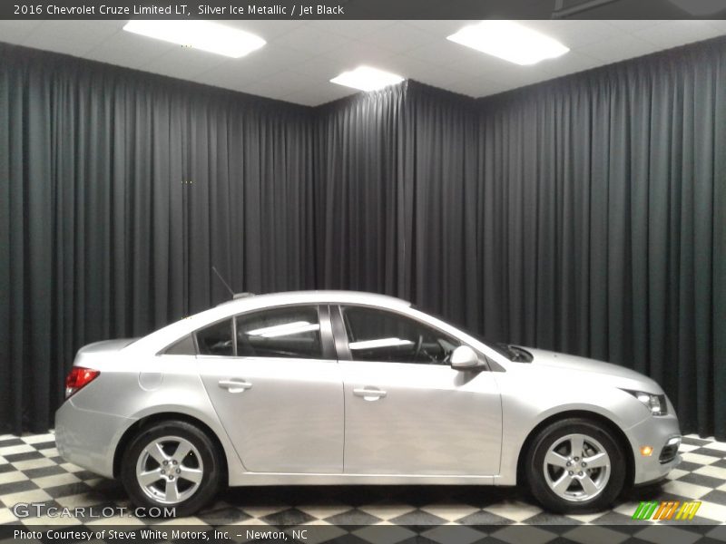 Silver Ice Metallic / Jet Black 2016 Chevrolet Cruze Limited LT