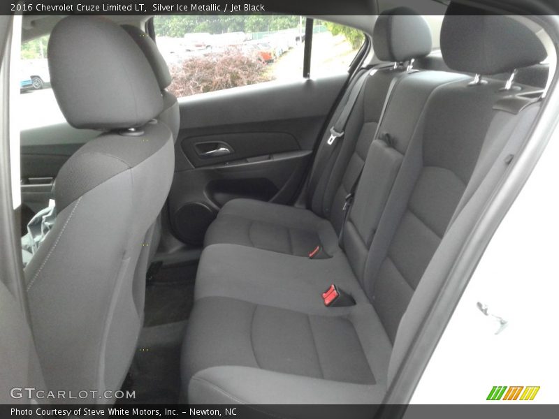 Silver Ice Metallic / Jet Black 2016 Chevrolet Cruze Limited LT