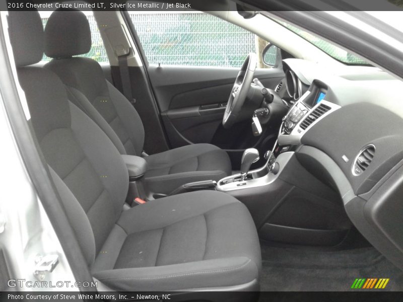 Silver Ice Metallic / Jet Black 2016 Chevrolet Cruze Limited LT