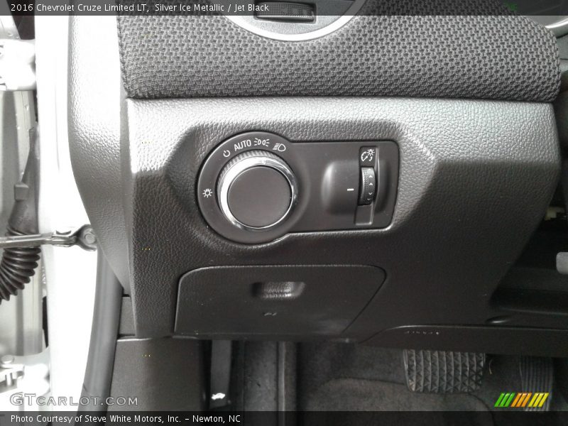 Silver Ice Metallic / Jet Black 2016 Chevrolet Cruze Limited LT