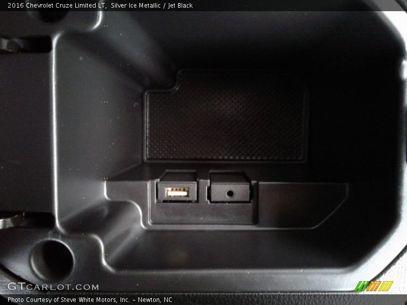 Silver Ice Metallic / Jet Black 2016 Chevrolet Cruze Limited LT