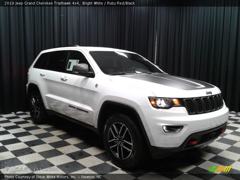 Bright White / Ruby Red/Black 2019 Jeep Grand Cherokee Trailhawk 4x4